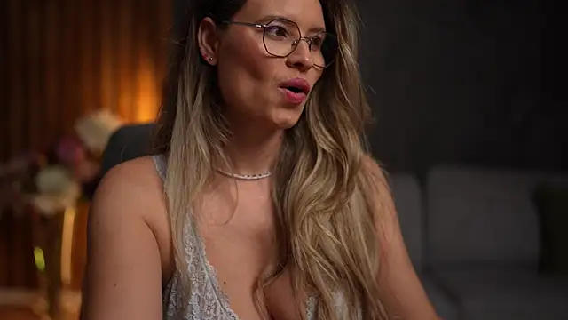 BrandyWhite online show from 18, 11, 2025