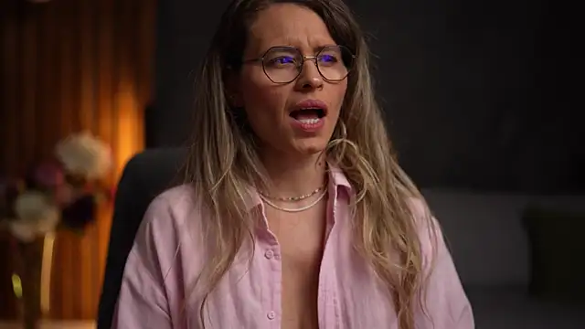 BrandyWhite online show from 25, 11, 2025