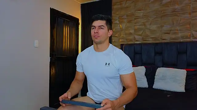 Snapshot of FelipeAndMarcello3 chatting on 12, 2, 2025 FelipeAndMarcello3 online show from 12, 2, 2025