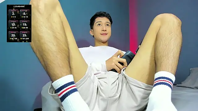 Snapshot of tom_Howard chatting on 6, 12, 2024 tom Howard online show from 6, 12, 2024