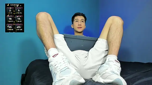 Snapshot of tom_Howard chatting on 13, 12, 2024 tom Howard online show from 13, 12, 2024