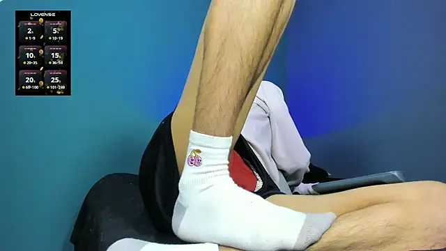 Snapshot of tom_Howard chatting on 18, 12, 2024 tom Howard online show from 18, 12, 2024