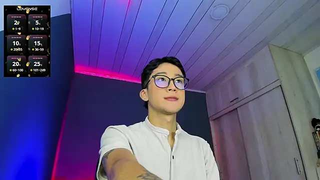 Snapshot of tom_Howard chatting on 9, 1, 2025 tom Howard online show from 9, 1, 2025