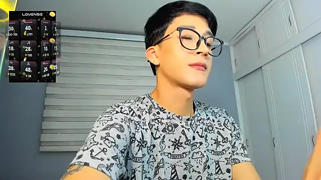 Snapshot of tom_Howard chatting on 10, 9, 2025 tom Howard online show from 10, 9, 2025