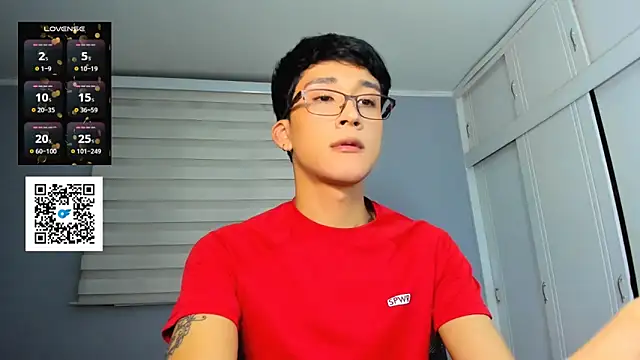 Snapshot of tom_Howard chatting on 19, 9, 2025 tom Howard online show from 19, 9, 2025