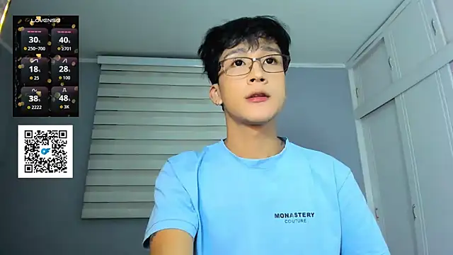 Snapshot of tom_Howard chatting on 22, 9, 2025 tom Howard online show from 22, 9, 2025