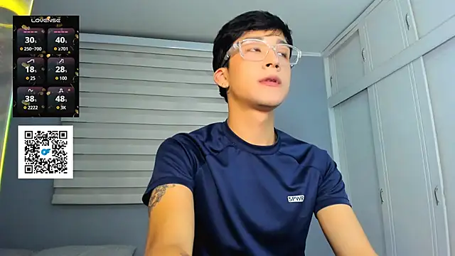 Snapshot of tom_Howard chatting on 27, 9, 2025 tom Howard online show from 27, 9, 2025