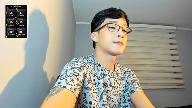 Snapshot of tom_Howard chatting on 16, 10, 2025 tom Howard online show from 16, 10, 2025