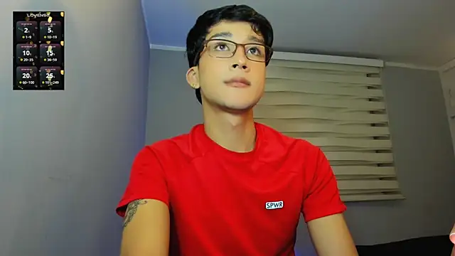 Snapshot of tom_Howard chatting on 17, 10, 2025 tom Howard online show from 17, 10, 2025