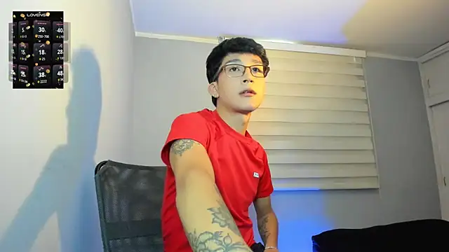 Snapshot of tom_Howard chatting on 17, 10, 2025 tom Howard online show from 17, 10, 2025