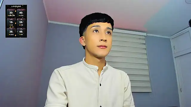 Snapshot of tom_Howard chatting on 23, 10, 2025 tom Howard online show from 23, 10, 2025