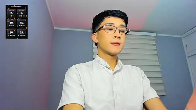 Snapshot of tom_Howard chatting on 25, 10, 2025 tom Howard online show from 25, 10, 2025