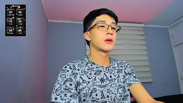 Snapshot of tom_Howard chatting on 30, 10, 2025 tom Howard online show from 30, 10, 2025