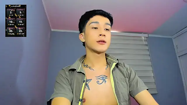 Snapshot of tom_Howard chatting on 30, 10, 2025 tom Howard online show from 30, 10, 2025