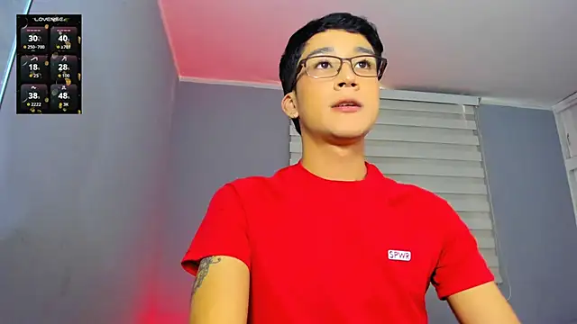 Snapshot of tom_Howard chatting on 4, 11, 2025 tom Howard online show from 4, 11, 2025