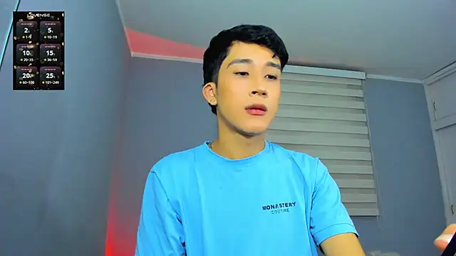 Snapshot of tom_Howard chatting on 8, 11, 2025 tom Howard online show from 8, 11, 2025