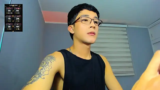 Snapshot of tom_Howard chatting on 9, 11, 2025 tom Howard online show from 9, 11, 2025