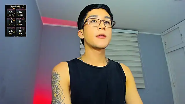 Snapshot of tom_Howard chatting on 10, 11, 2025 tom Howard online show from 10, 11, 2025