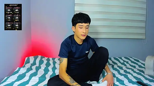 Snapshot of tom_Howard chatting on 16, 11, 2025 tom Howard online show from 16, 11, 2025