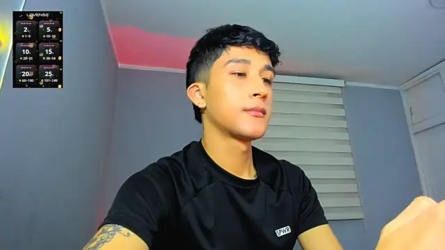 Snapshot of tom_Howard chatting on 30, 11, 2025 tom Howard online show from 30, 11, 2025