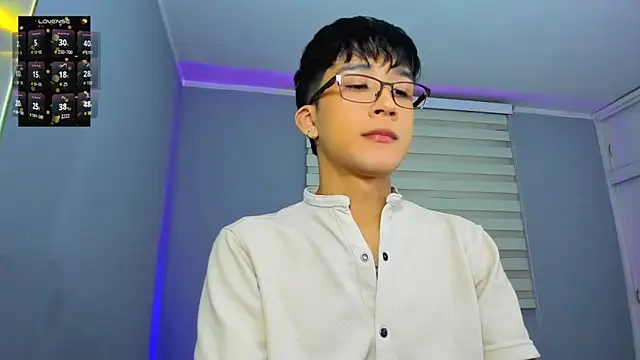 Snapshot of tom_Howard chatting on 1, 12, 2025 tom Howard online show from 1, 12, 2025