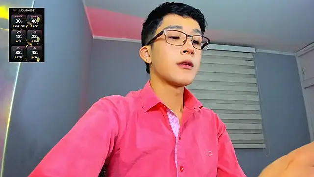 Snapshot of tom_Howard chatting on 3, 12, 2025 tom Howard online show from 3, 12, 2025