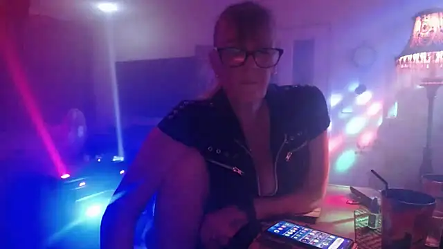 COUPLE4VOYEUR01 online show from 20, 9, 2025