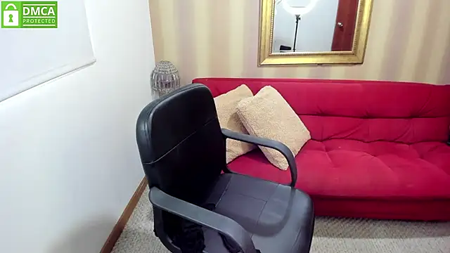 Snapshot of NicolettColin chatting on 27, 10, 2025 NicolettColin online show from 27, 10, 2025