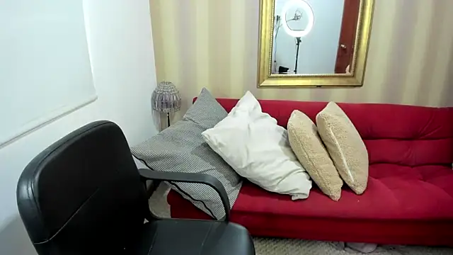 Snapshot of NicolettColin chatting on 23, 11, 2025 NicolettColin online show from 23, 11, 2025