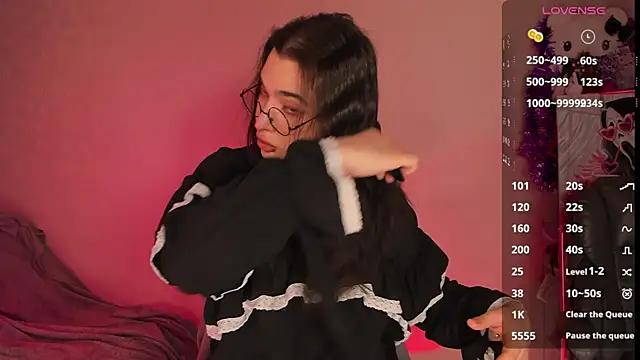 YsabellViveris online show from 5, 1, 2025