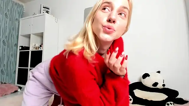 Snapshot of KenzieDawton chatting on 13, 12, 2024 KenzieDawton online show from 13, 12, 2024