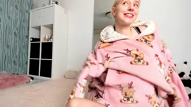 Snapshot of KenzieDawton chatting on 14, 12, 2024 KenzieDawton online show from 14, 12, 2024