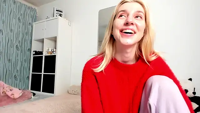 Snapshot of KenzieDawton chatting on 15, 12, 2024 KenzieDawton online show from 15, 12, 2024
