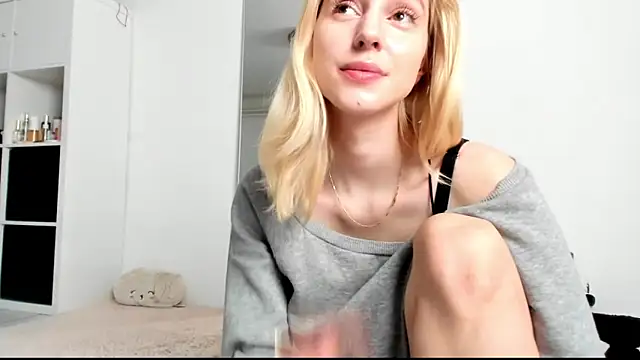 Snapshot of KenzieDawton chatting on 21, 12, 2024 KenzieDawton online show from 21, 12, 2024