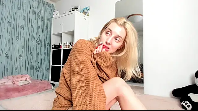 Snapshot of KenzieDawton chatting on 9, 1, 2025 KenzieDawton online show from 9, 1, 2025
