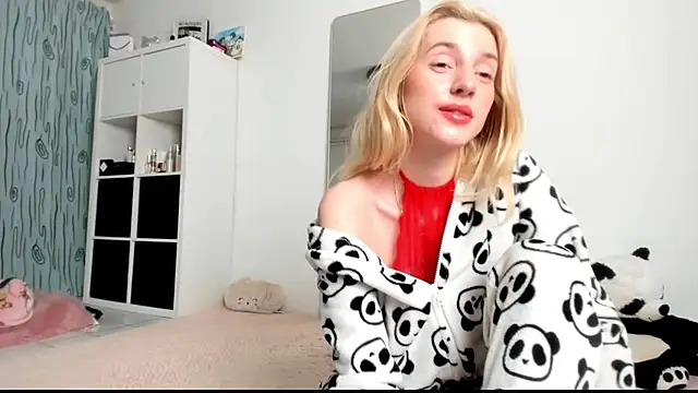 Snapshot of KenzieDawton chatting on 9, 2, 2025 KenzieDawton online show from 9, 2, 2025