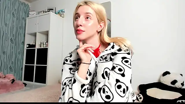 Snapshot of KenzieDawton chatting on 23, 2, 2025 KenzieDawton online show from 23, 2, 2025