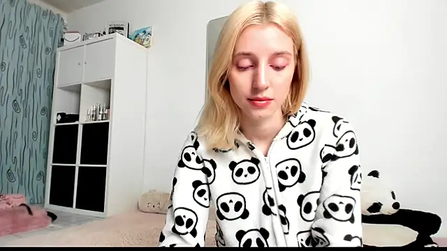 Snapshot of KenzieDawton chatting on 14, 3, 2025 KenzieDawton online show from 14, 3, 2025