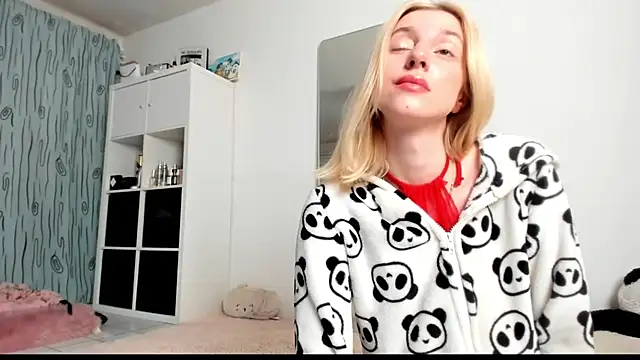 Snapshot of KenzieDawton chatting on 21, 3, 2025 KenzieDawton online show from 21, 3, 2025