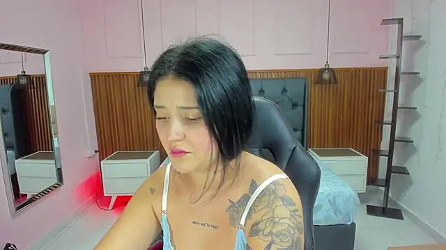 BIANCAROY1 online show from 7, 10, 2025