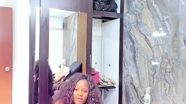 LauraSaenz01 online show from 9, 3, 2025