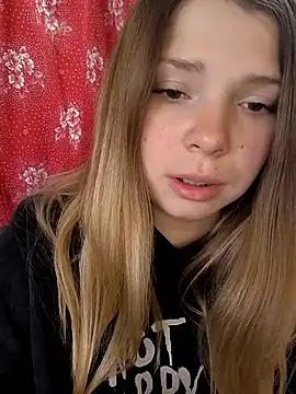 Snapshot of Zuli_Kiska chatting on 29, 4, 2026 Zuli Kiska online show from 29, 4, 2026