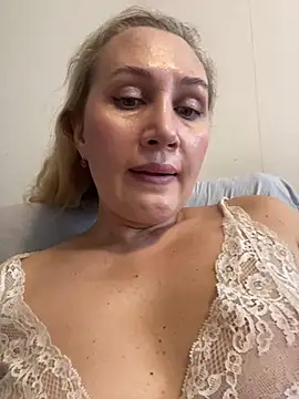 YourBlondee online show from 10, 12, 2024