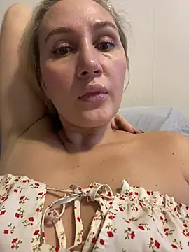 YourBlondee online show from 17, 12, 2024