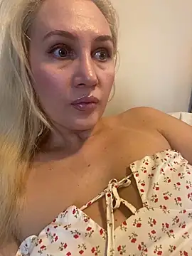 YourBlondee online show from 20, 11, 2025