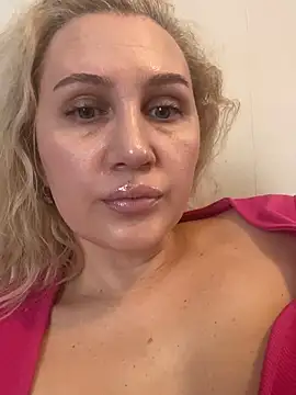 YourBlondee online show from 10, 3, 2026