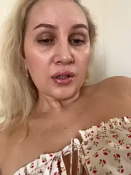 YourBlondee online show from 11, 3, 2026