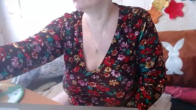 Snapshot of QueenLana chatting on 6, 2, 2025 QueenLana online show from 6, 2, 2025