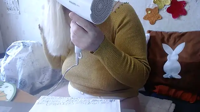 Snapshot of QueenLana chatting on 8, 2, 2025 QueenLana online show from 8, 2, 2025