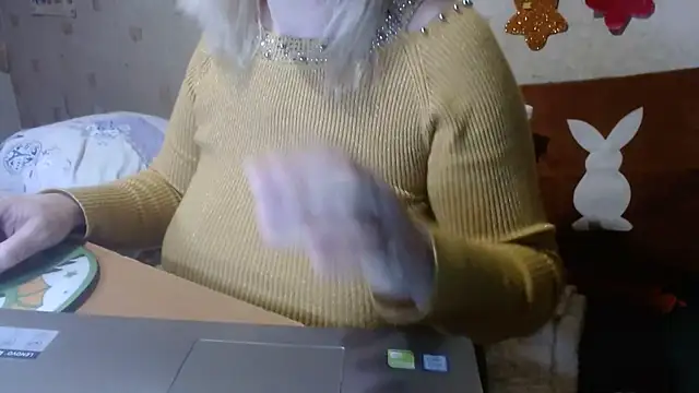 Snapshot of QueenLana chatting on 8, 2, 2025 QueenLana online show from 8, 2, 2025